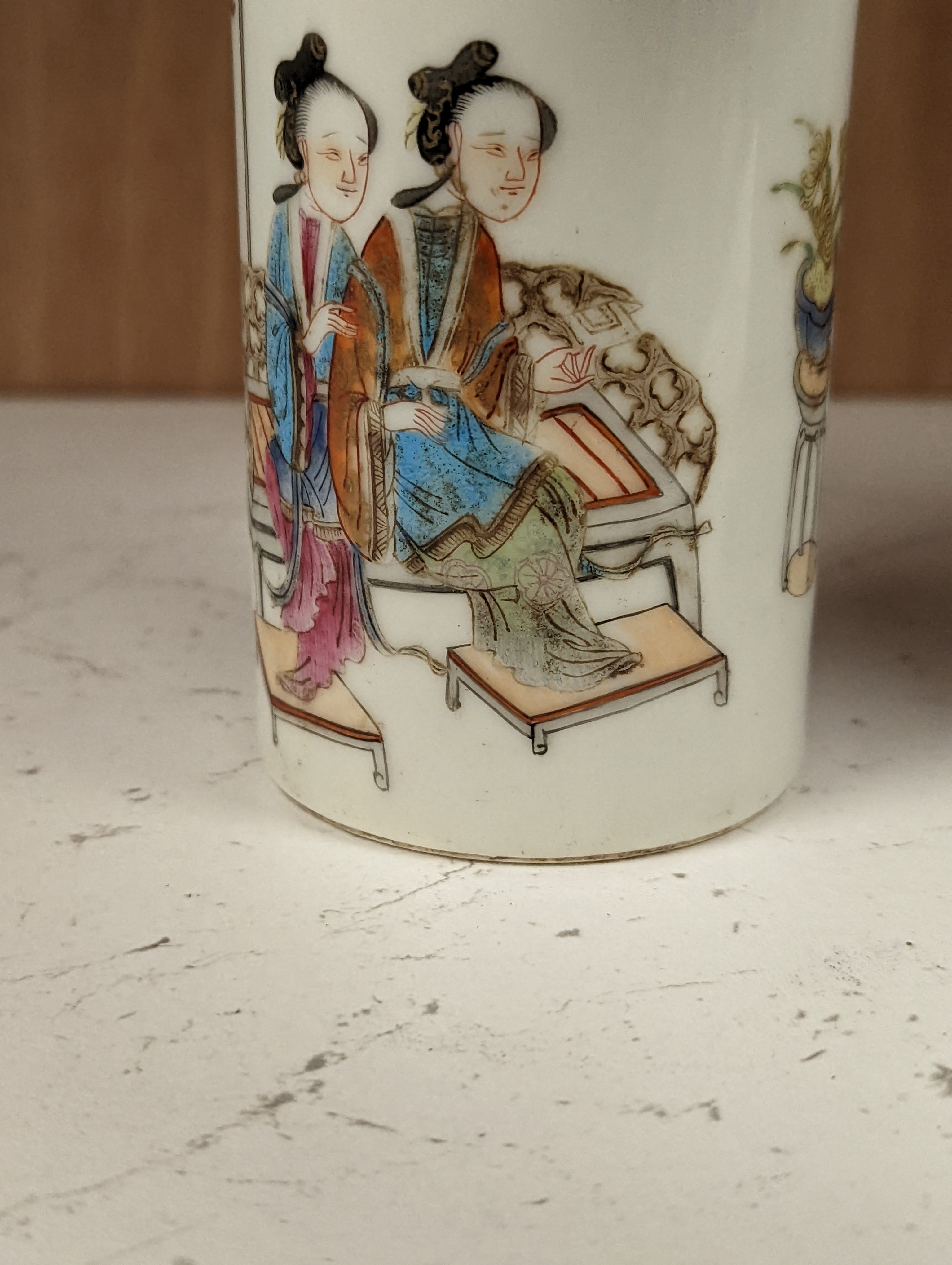 A Chinese famille rose brushpot - 11cm high